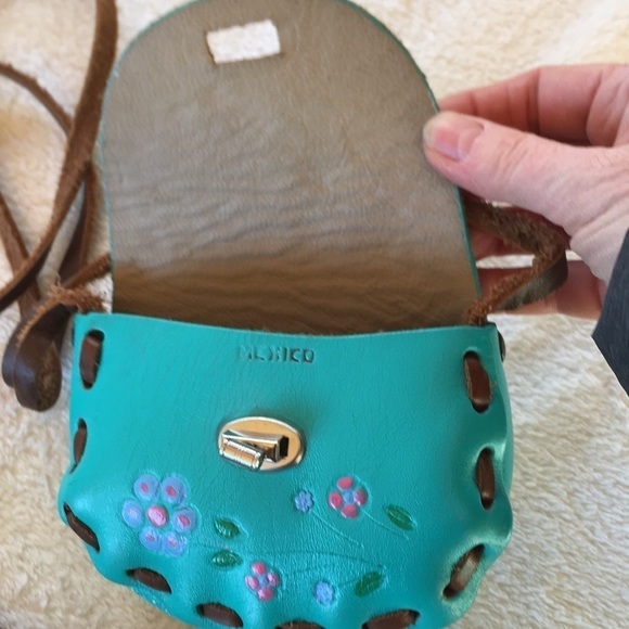 TWO VINTAGE TOOLED LEATHER SMALL CROSSBODY BAGS PURSES - Picture 5 of 9